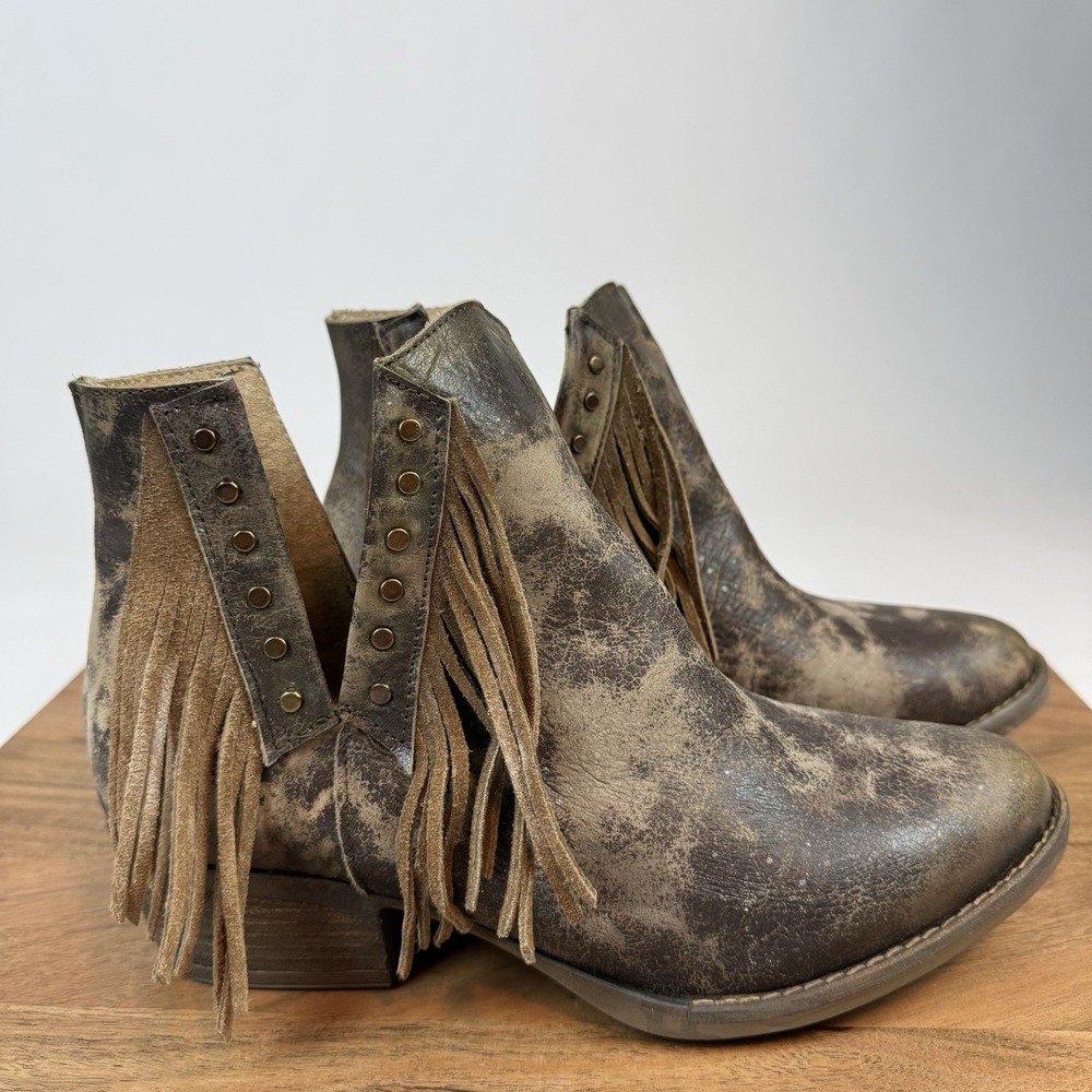 New NWOB Womens Circle G By Corral Brown Distressed Leather Fringe Boots Size 9